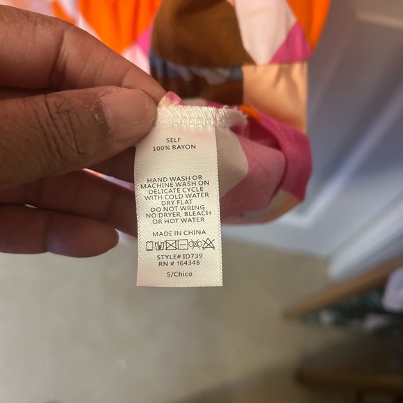 Tahiri Women’s Cream Floral Crewneck Sweater with Black Print with pilling - Picture 5 of 9